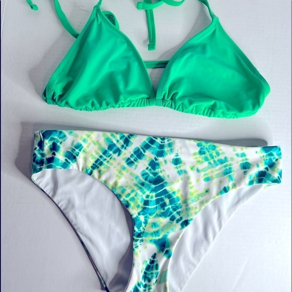 Victoria’s Secret Bikini Size Medium Swimsuit Bathing Suit Green White